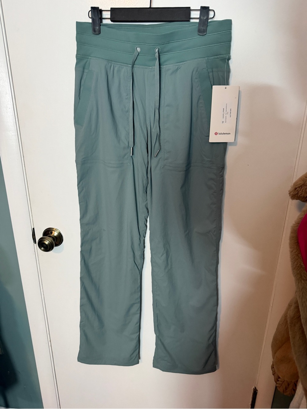 NWT Lululemon Dance Studio Mid-Rise
Lined Pant Regular Crater Blue - Picture 3 of 6